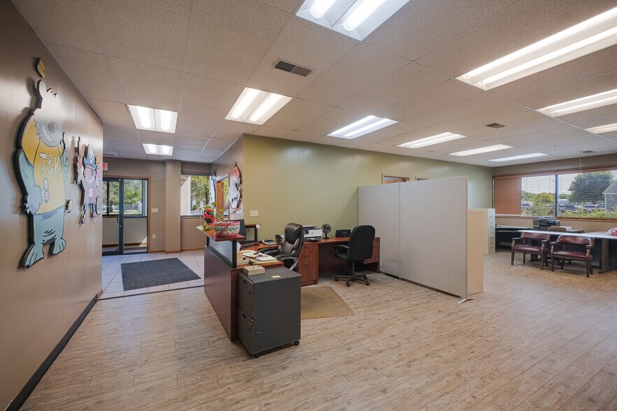 More Photos Of 5237 Commerce Cir, Indianapolis Warehouse For Sale