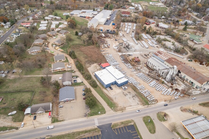 More Photos Of 519 Benham St, Bonne Terre Light Manufacturing For Sale