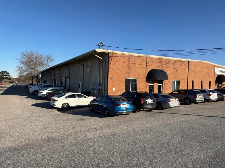 More Photos Of 1975 Mall Blvd, Auburn Warehouse For Lease