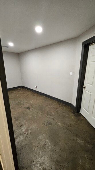 More Photos Of 1211 Holland St, Houston Flex For Sale