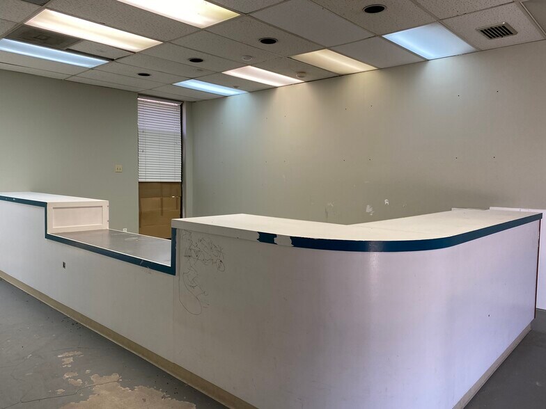 More Photos Of 10400 Harwin Dr, Houston Showroom For Lease