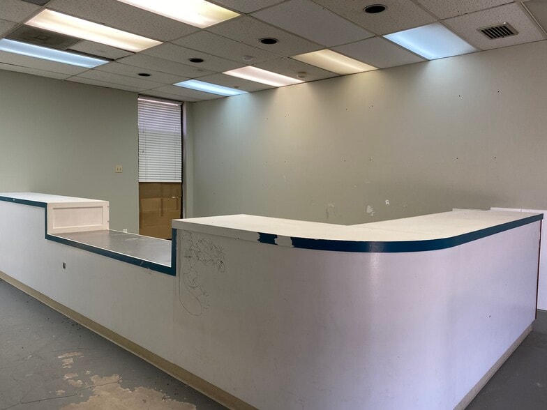 More Photos Of 10400 Harwin Dr, Houston Showroom For Sale