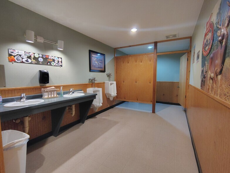 More Photos Of 71 N Grant St, Glidden Restaurant For Sale
