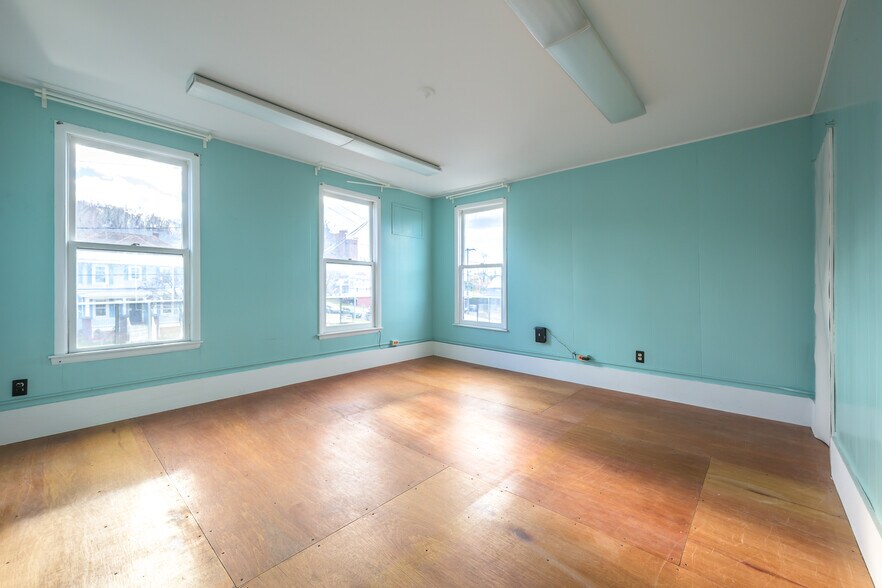 More Photos Of 78-90 Green St, Hudson Flex For Sale