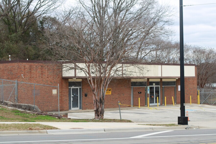 Primary Photo Of 1414 W Trade St, Charlotte Freestanding For Sale