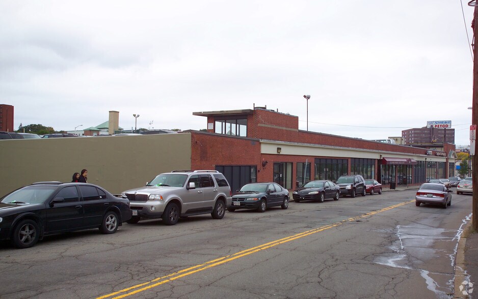 More Photos Of 153-205 Parkingway St, Quincy Storefront For Lease