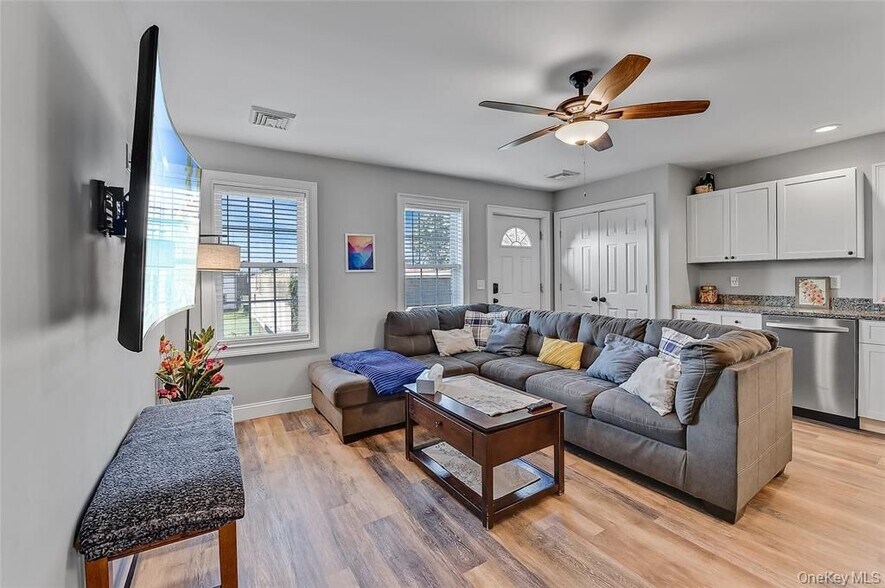 More Photos Of 365 Ann St, Newburgh Office For Sale