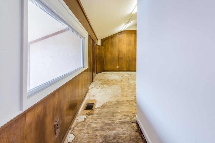 More Photos Of 415 Mountain Dr, Destin Storefront For Lease