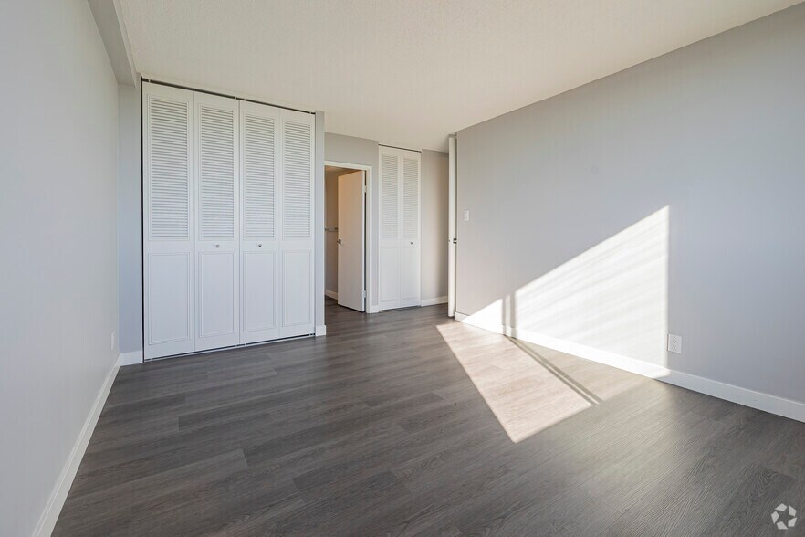 More Photos Of 2105 90 Av SW, Calgary Apartments For Lease