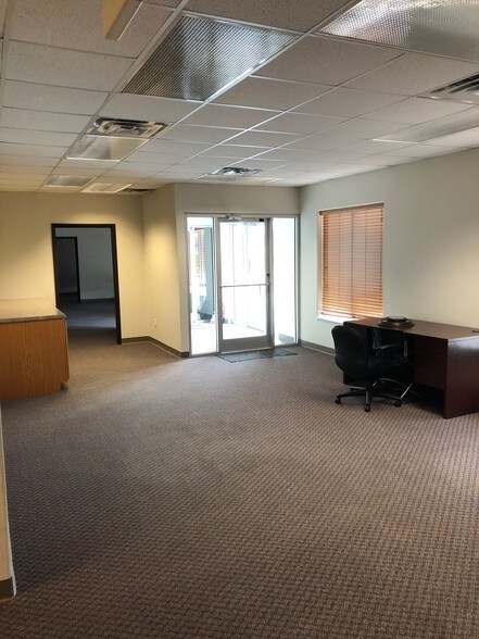 More Photos Of 1515 E Cleveland Ave, Monett Office For Lease