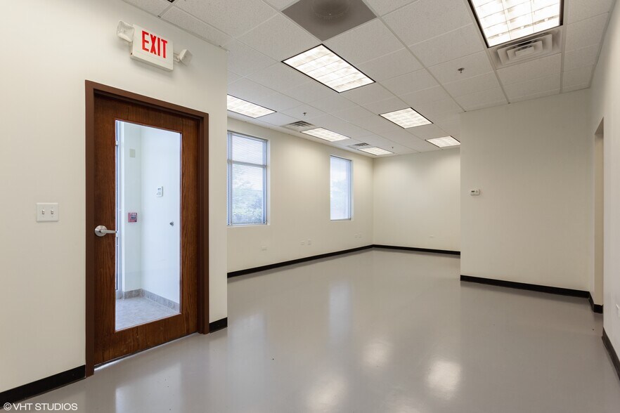 More Photos Of 475 Quadrangle Dr, Bolingbrook Warehouse For Lease