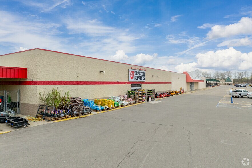 Primary Photo Of 6730-6764 S River Rd, Marine City Unknown For Lease