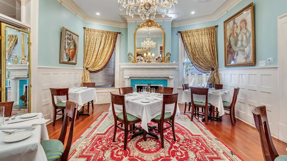 More Photos Of 119 E 37th St, Savannah Restaurant For Sale