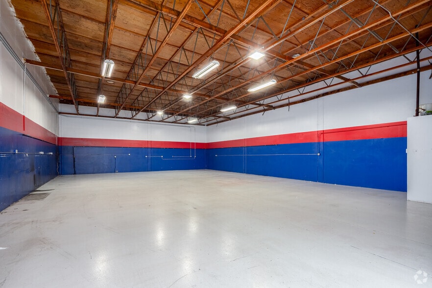 More Photos Of 7500 14th Ave, Sacramento Warehouse For Lease