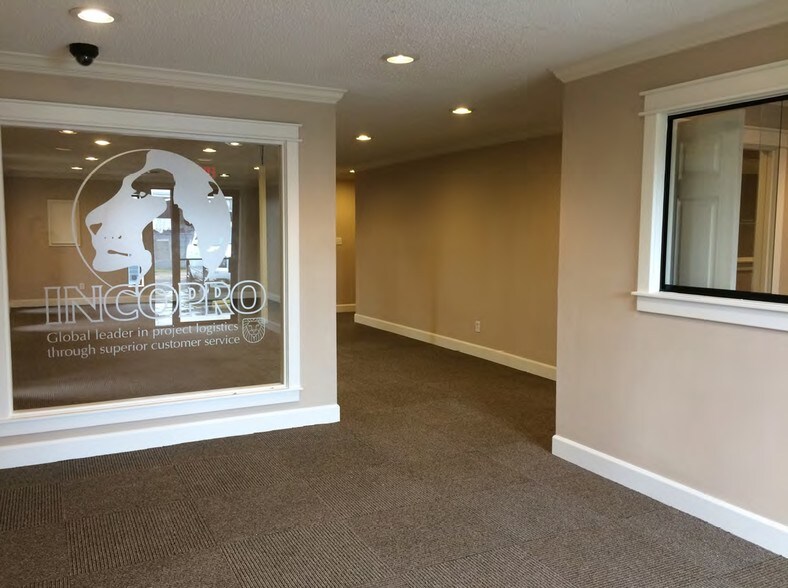 More Photos Of 10827 Tower Oaks Blvd, Houston Warehouse For Sale