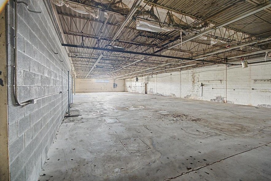 More Photos Of 1121 Skyline Dr, Hopkinsville Manufacturing For Sale