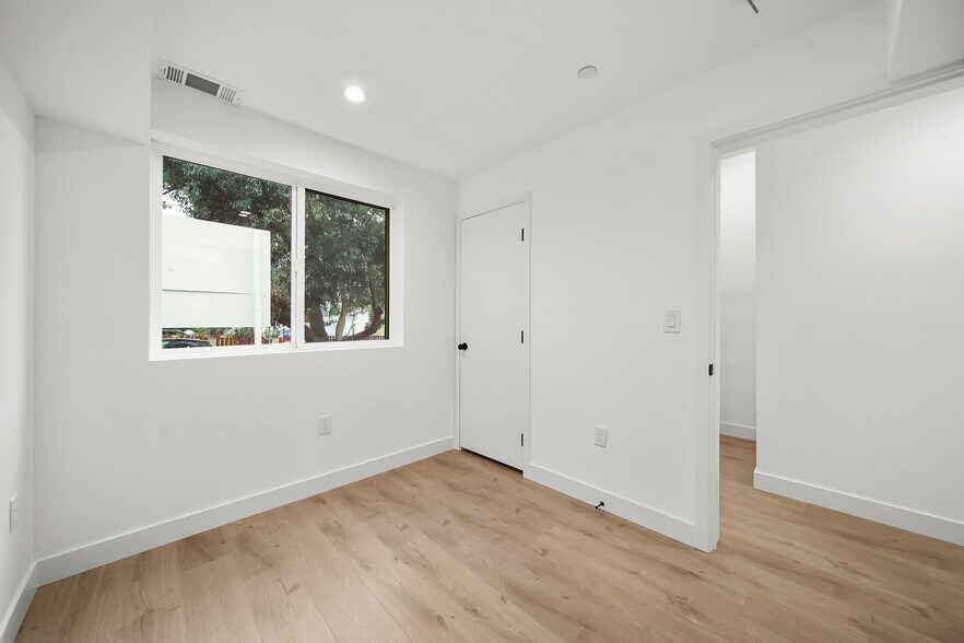 More Photos Of 171 S Hoover St, Los Angeles Apartments For Sale