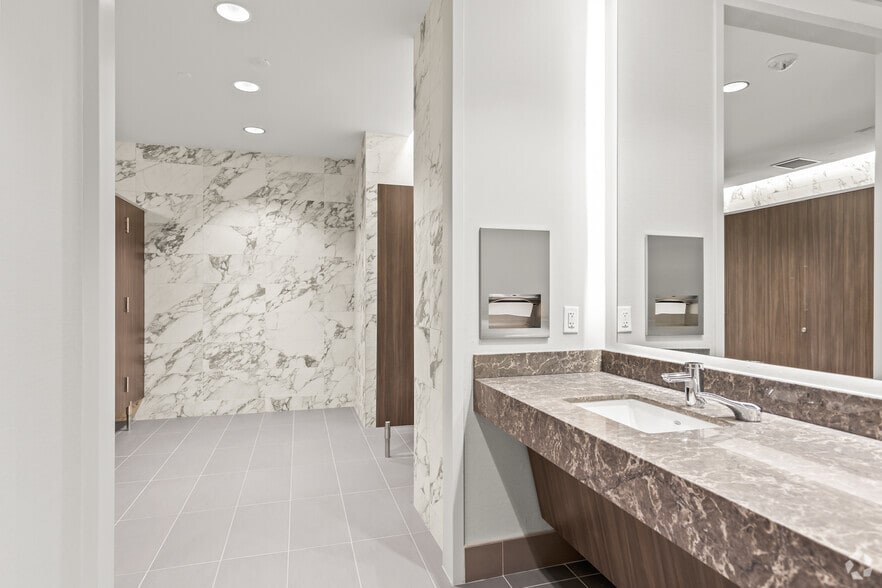 More Photos Of 14241 Dallas Pky, Dallas Office For Lease