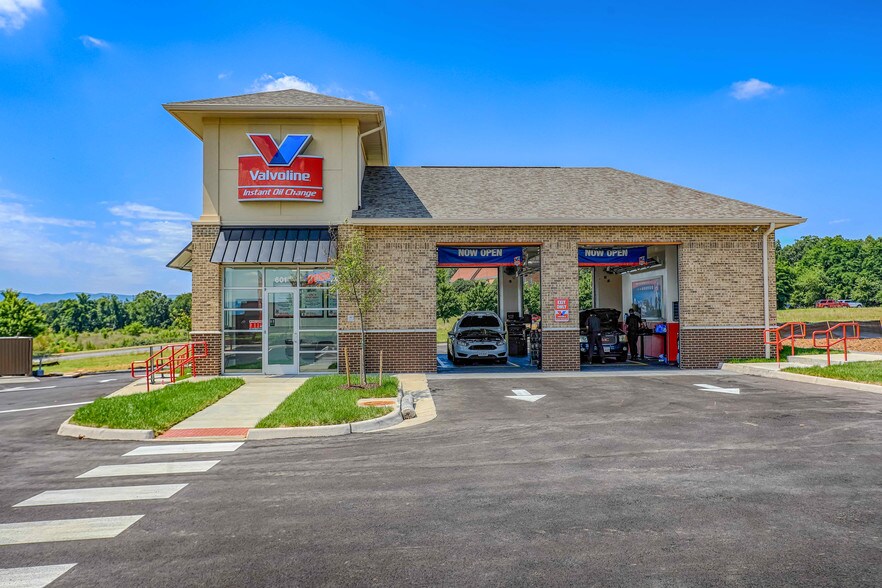 More Photos Of 601 Shenandoah Village Dr, Waynesboro Auto Repair For Sale