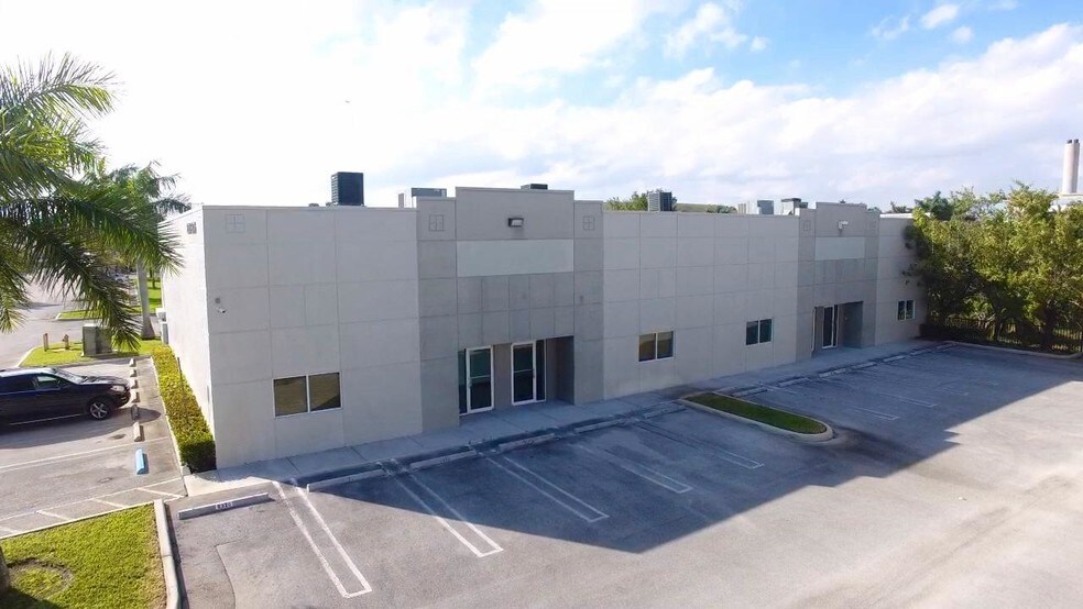 More Photos Of 6370-6376 NW 97th Ave, Doral Light Distribution For Lease