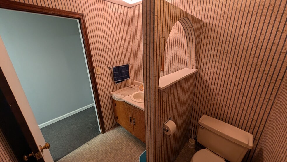 More Photos Of 11 W National Ave, Brazil Office For Sale