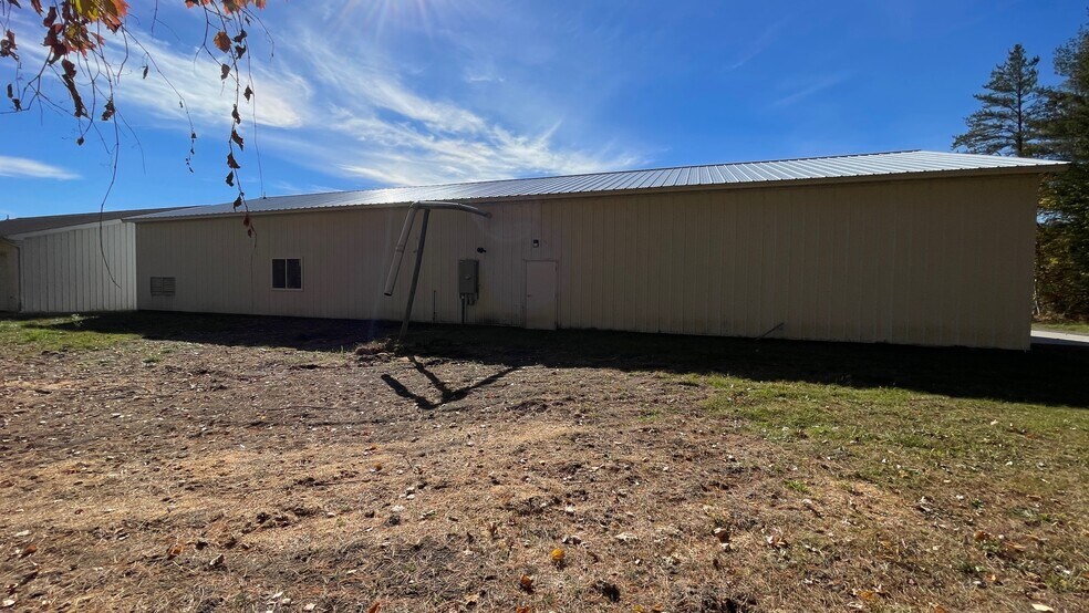 More Photos Of 3331 M 18, Beaverton Manufacturing For Sale
