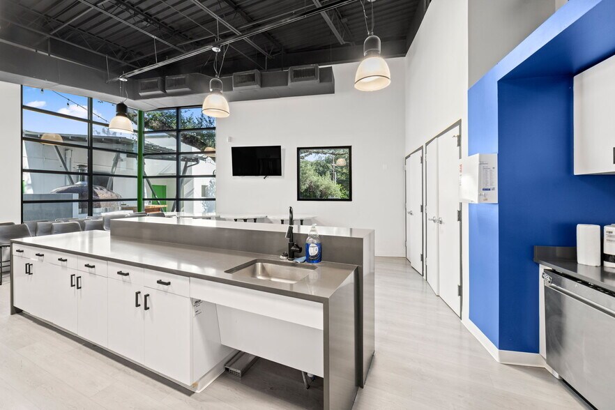 More Photos Of 120 Chula Vista, San Antonio Office For Sale