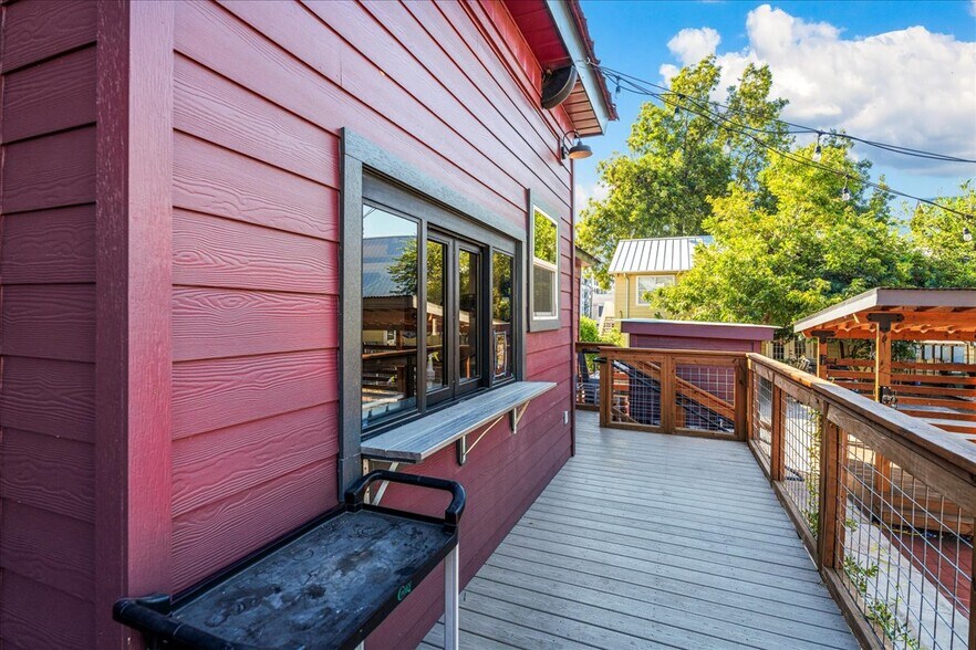 More Photos Of 217 W Hopkins St, San Marcos Restaurant For Sale