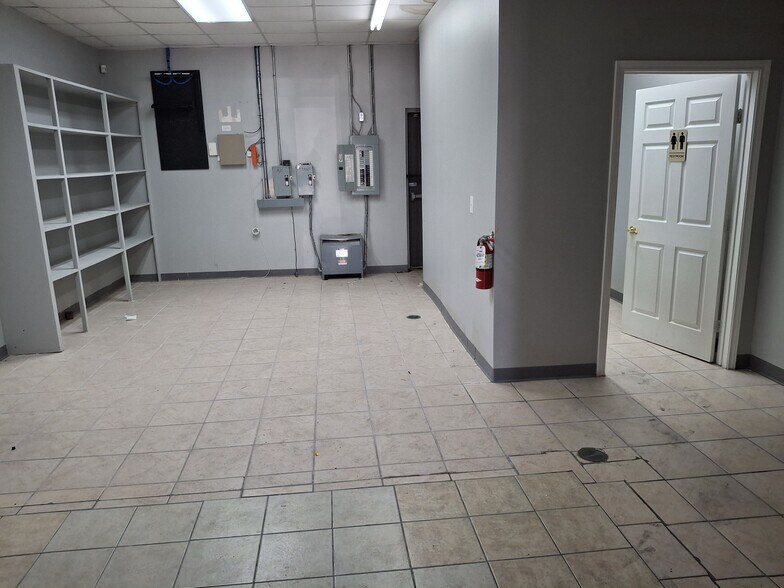 More Photos Of 10208 Beechnut St, Houston Unknown For Lease