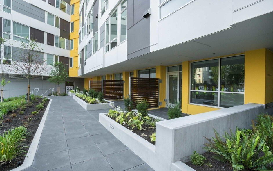 More Photos Of 2020 E Madison St, Seattle Apartments For Lease