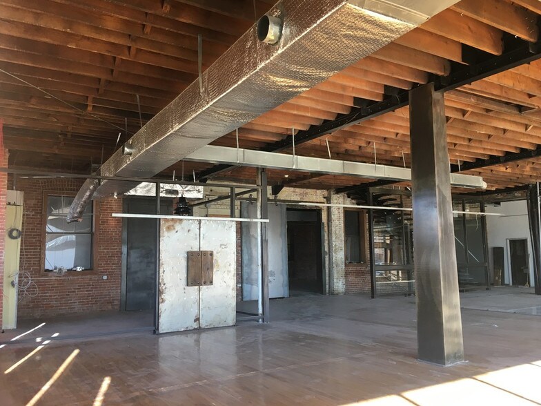 More Photos Of 1726-1728 Holmes St, Kansas City Medical For Lease