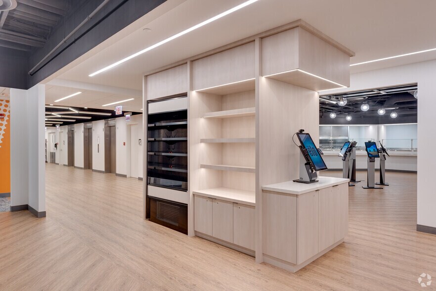 More Photos Of 2015 Spring Rd, Oak Brook Office For Lease