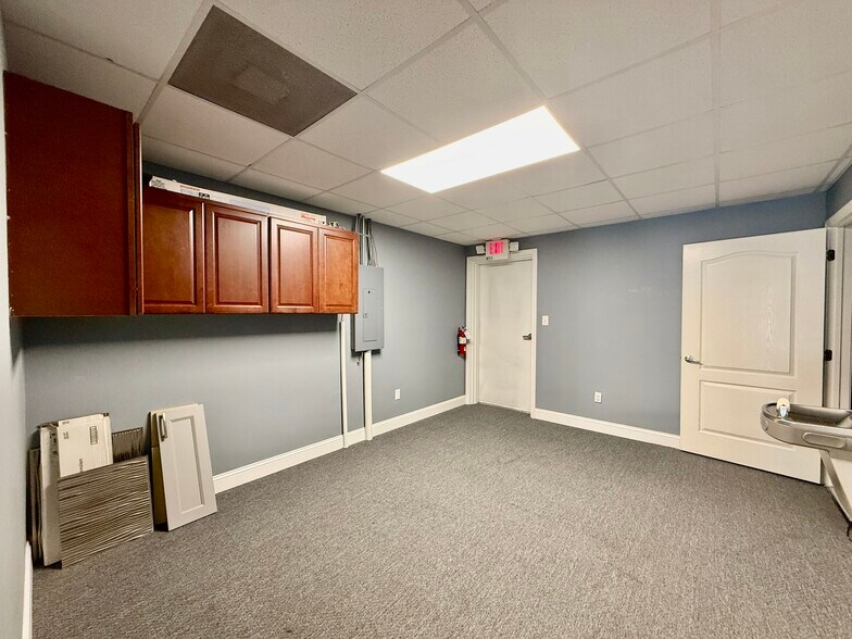 More Photos Of 4645 Gulf Breeze Pky, Gulf Breeze Office For Sale
