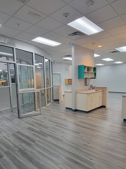 More Photos Of 4229 Lafayette Center Dr, Chantilly Business Park For Sale