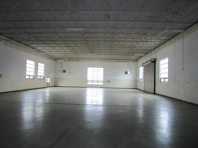 More Photos Of 150 Universal Dr, Centerville Specialty For Sale