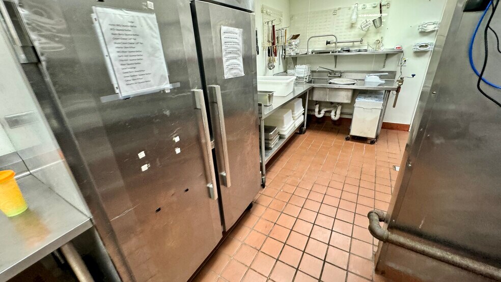 More Photos Of 3333 Hwy 10 E, Moorhead Restaurant For Sale