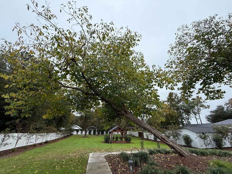 More Photos Of 102 Live Oak St, Tabor City Restaurant For Sale