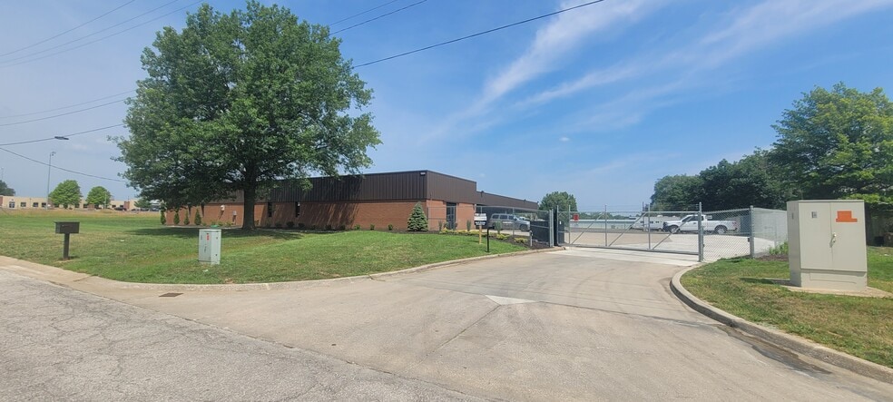 Primary Photo Of 1904 E Spruce St, Olathe Warehouse For Lease