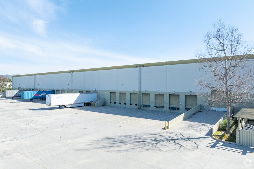 More Photos Of 3935-3949 Heritage Oak Ct, Simi Valley Distribution For Lease