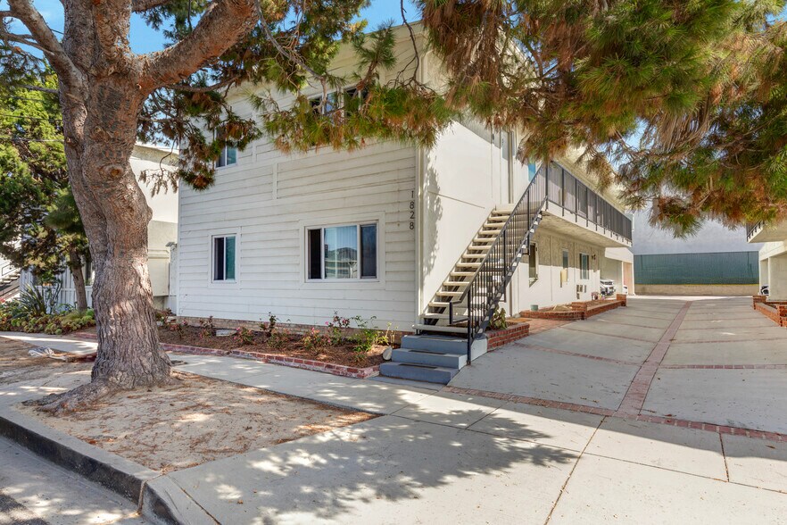 More Photos Of 1826-1828 12th St, Manhattan Beach Apartments For Sale