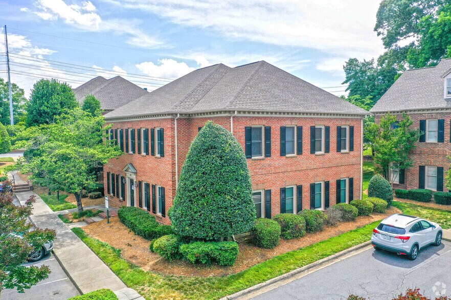 More Photos Of 6809 Fairview Rd, Charlotte Office For Lease