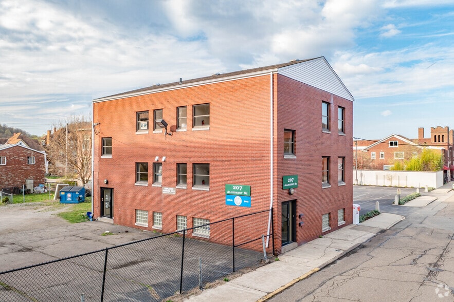 Primary Photo Of 207 Allegheny St, Tarentum Office For Lease