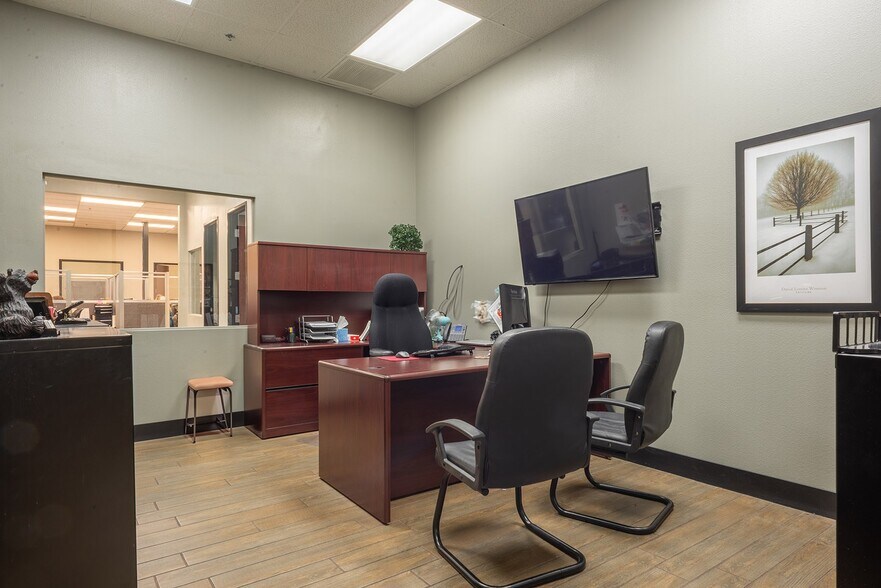 More Photos Of 4427 E Sunset Rd, Henderson Freestanding For Lease