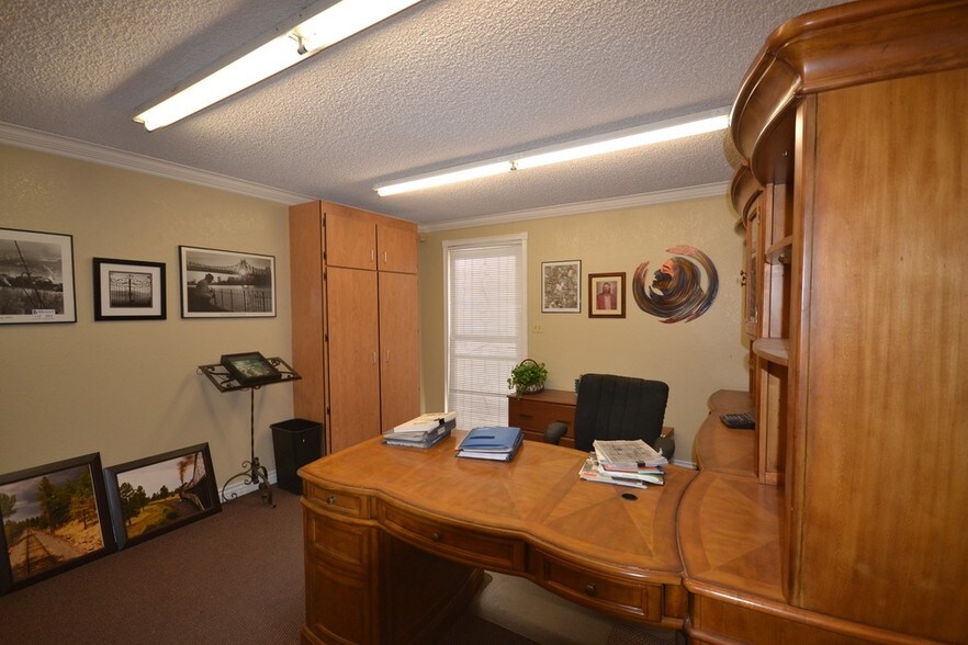 More Photos Of 7741 N 68th Ave, Glendale Service For Sale