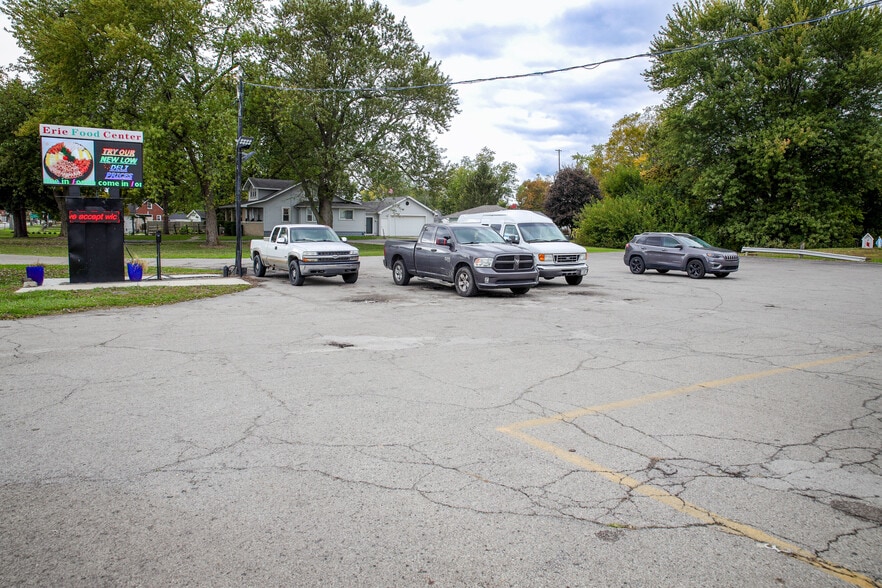 More Photos Of 9875 S Dixie Hwy, Erie Supermarket For Sale