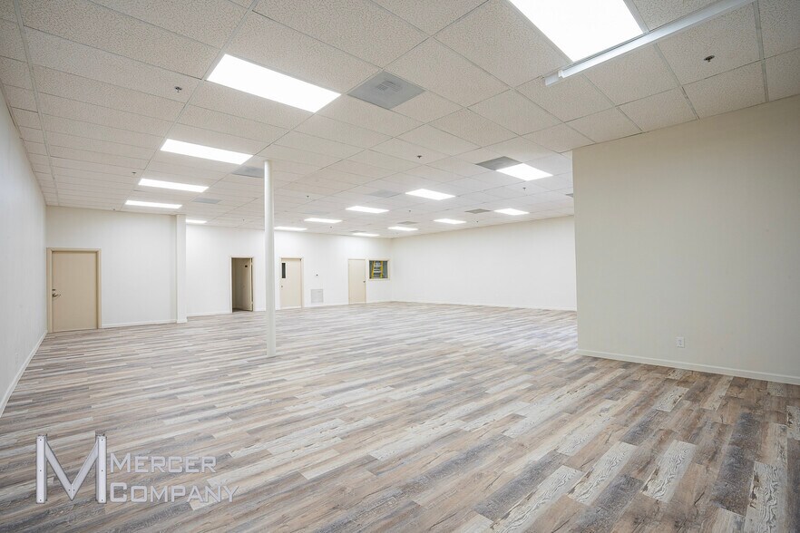 More Photos Of 8400 Directors Row, Dallas Warehouse For Lease