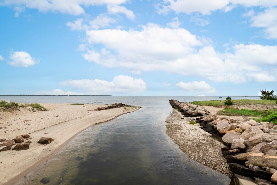 More Photos Of 712 Main St, Hyannis Storefront Retail Office For Sale