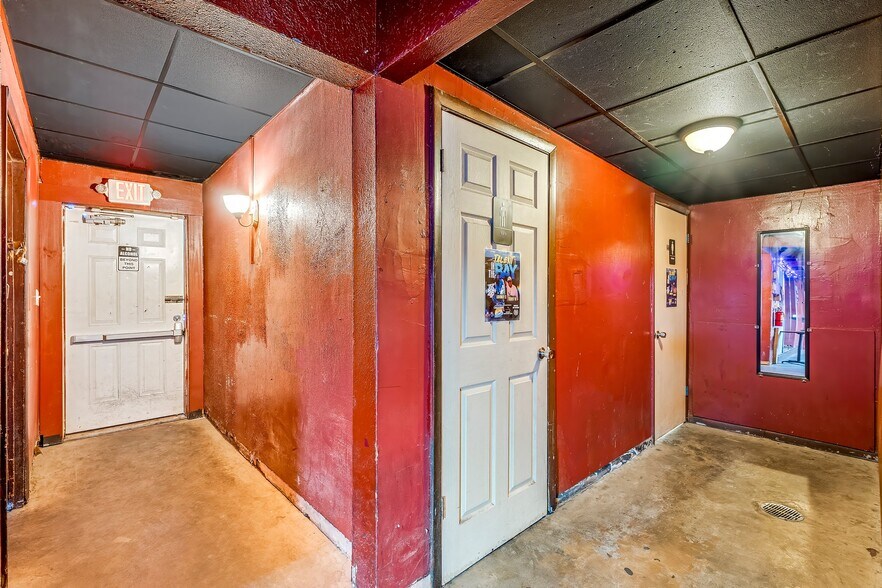 More Photos Of 1623 W 15th St, Panama City Bar For Sale