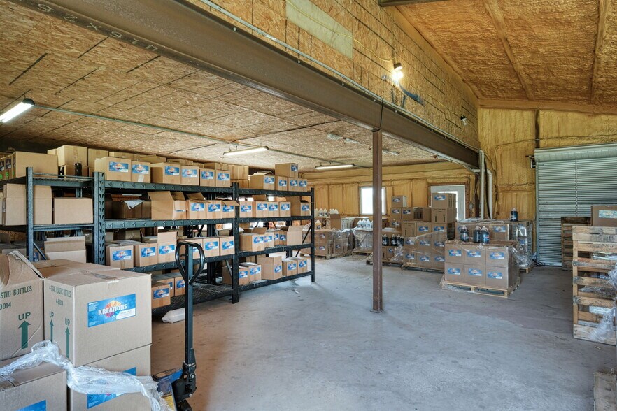 More Photos Of 11 Applegate Cir, Round Rock Distribution For Lease