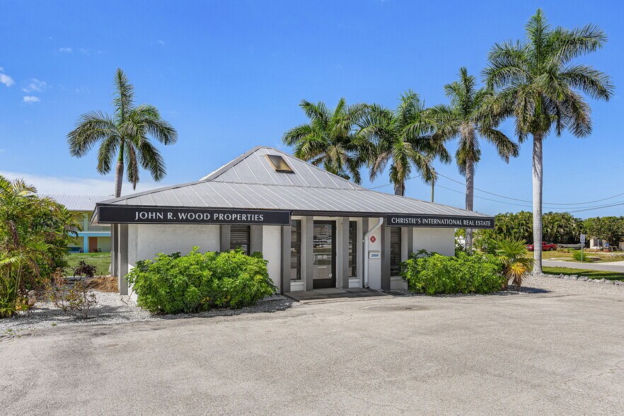 More Photos Of 2959 Oleander St, Saint James City Office For Sale